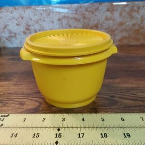 Vintage Tupperware Yellow Servalier Bowl 886-18 with Sunburst Lid 5 Inch Round